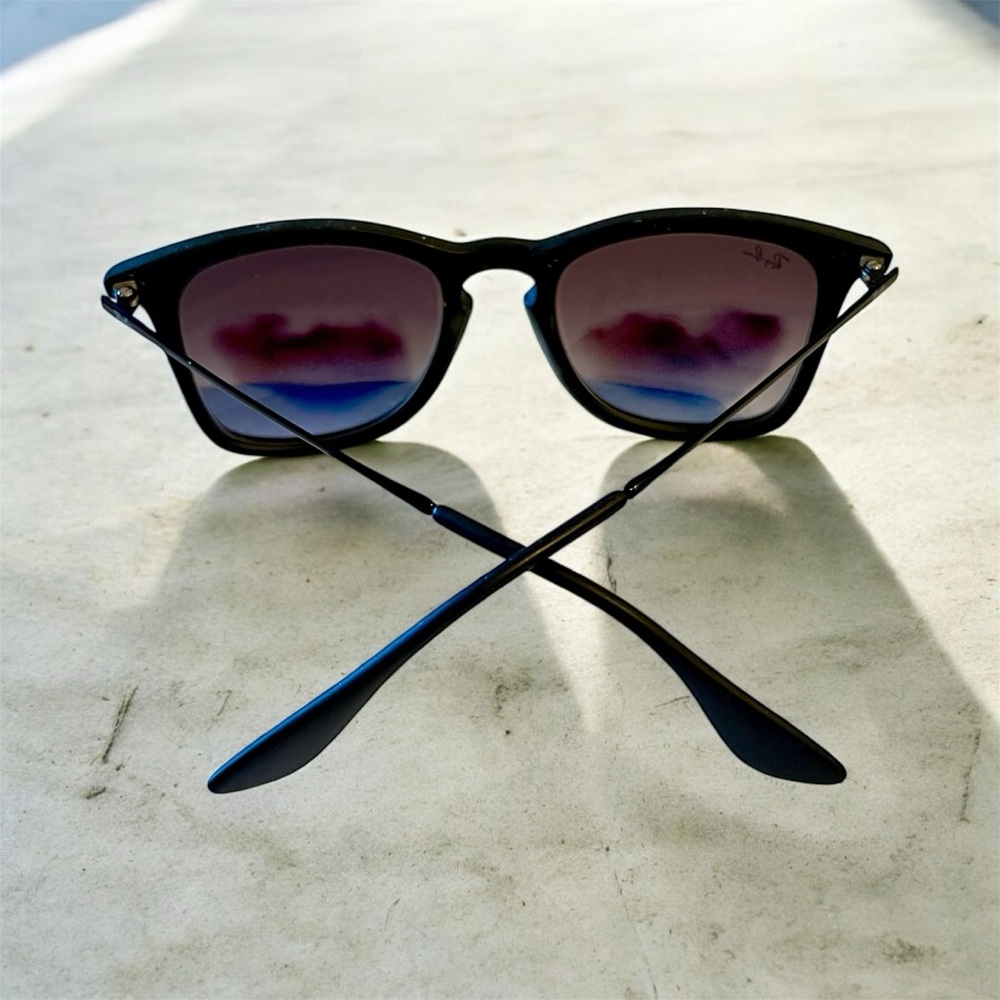 Ray-Ban Matte Black Sunglasses RB 4221 Rubber Unisex Gray Gradient Lenses w/case - Picture 6 of 10